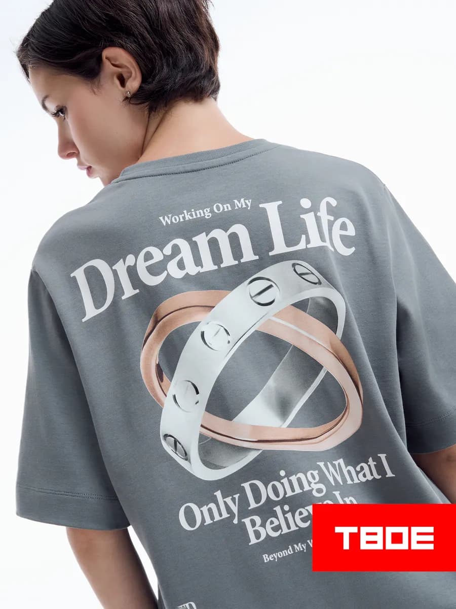 Плотная футболка оверсайз с принтом на спине