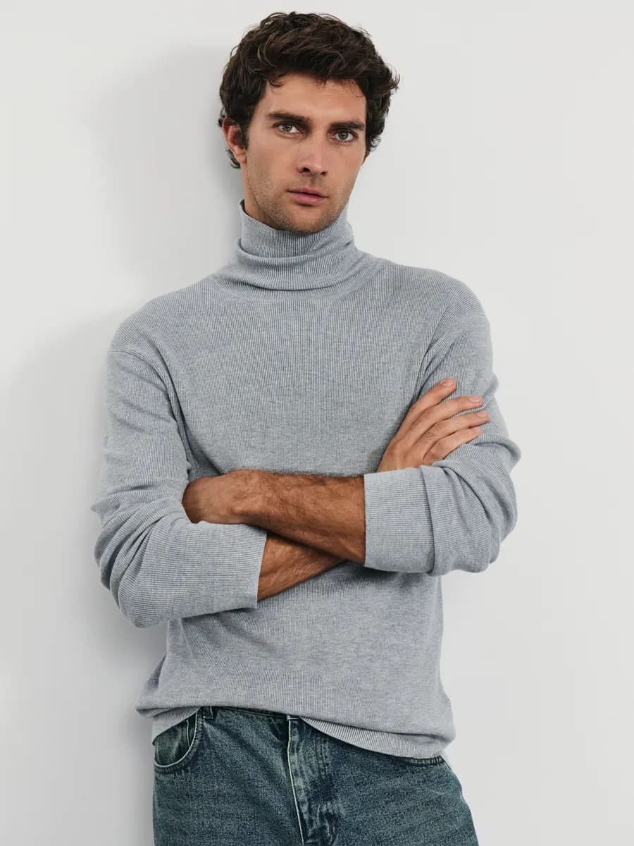 Джемпер с высоким воротом