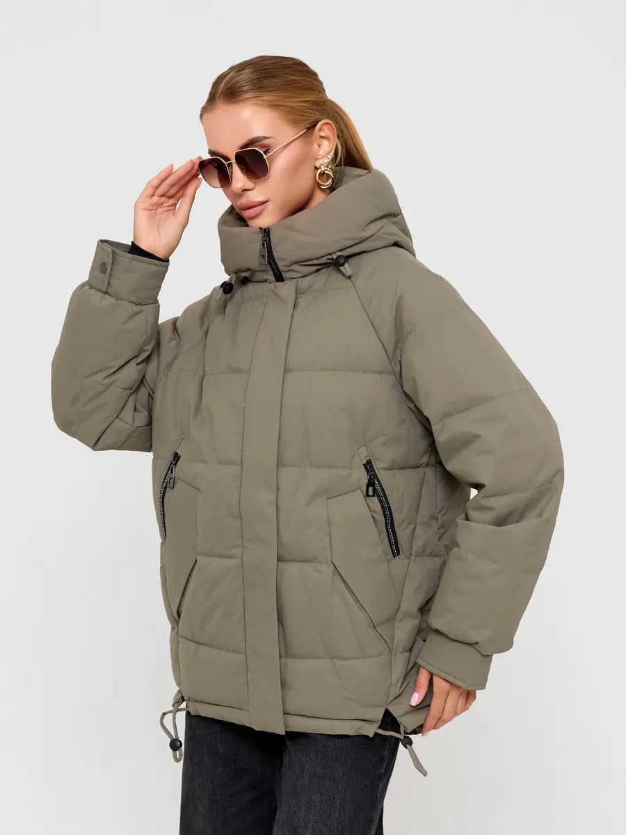 Куртка зимняя оверсайз с капюшоном короткая