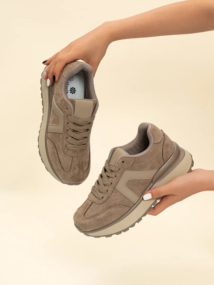 Легкие спортивные женские кроссовки