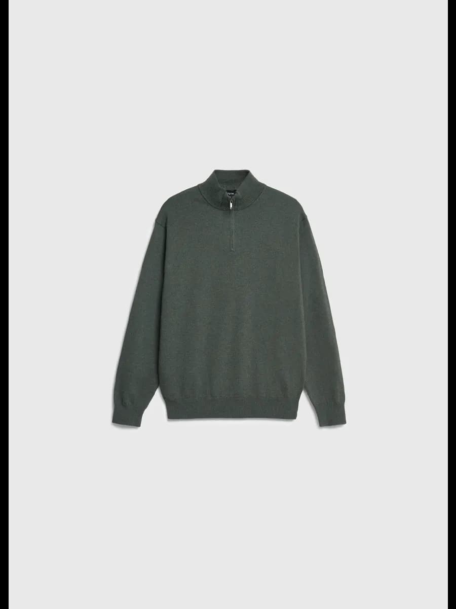 Свитер с горлом