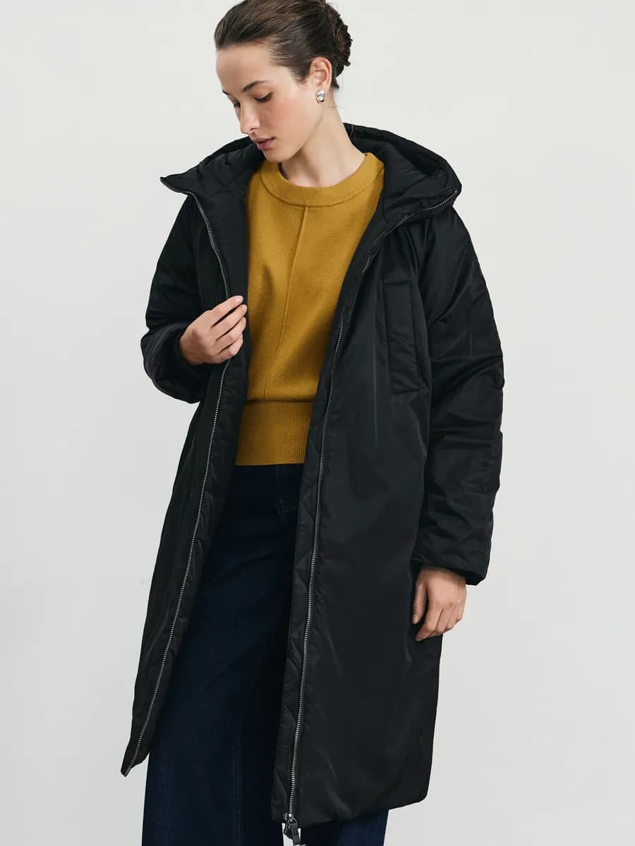 Пальто демисезонное с капюшоном на поясе на молнии