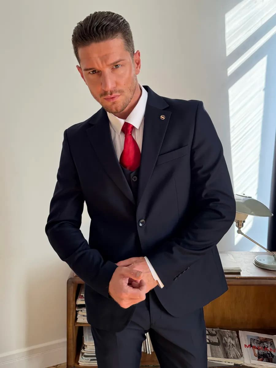 Костюм тройка классический