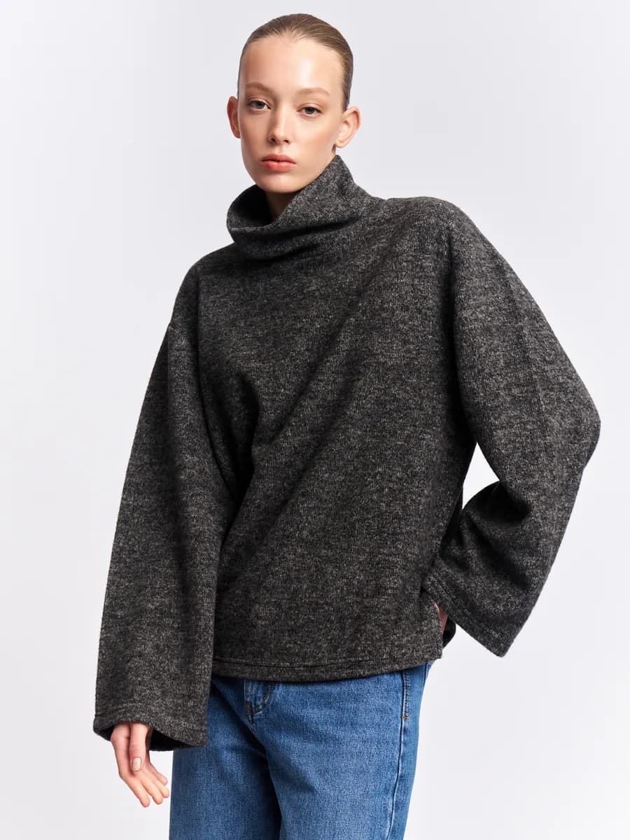 Женская трикотажная водолазка-свитер