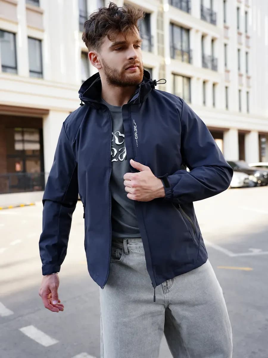 Весенняя ветровка спортивная с капюшоном