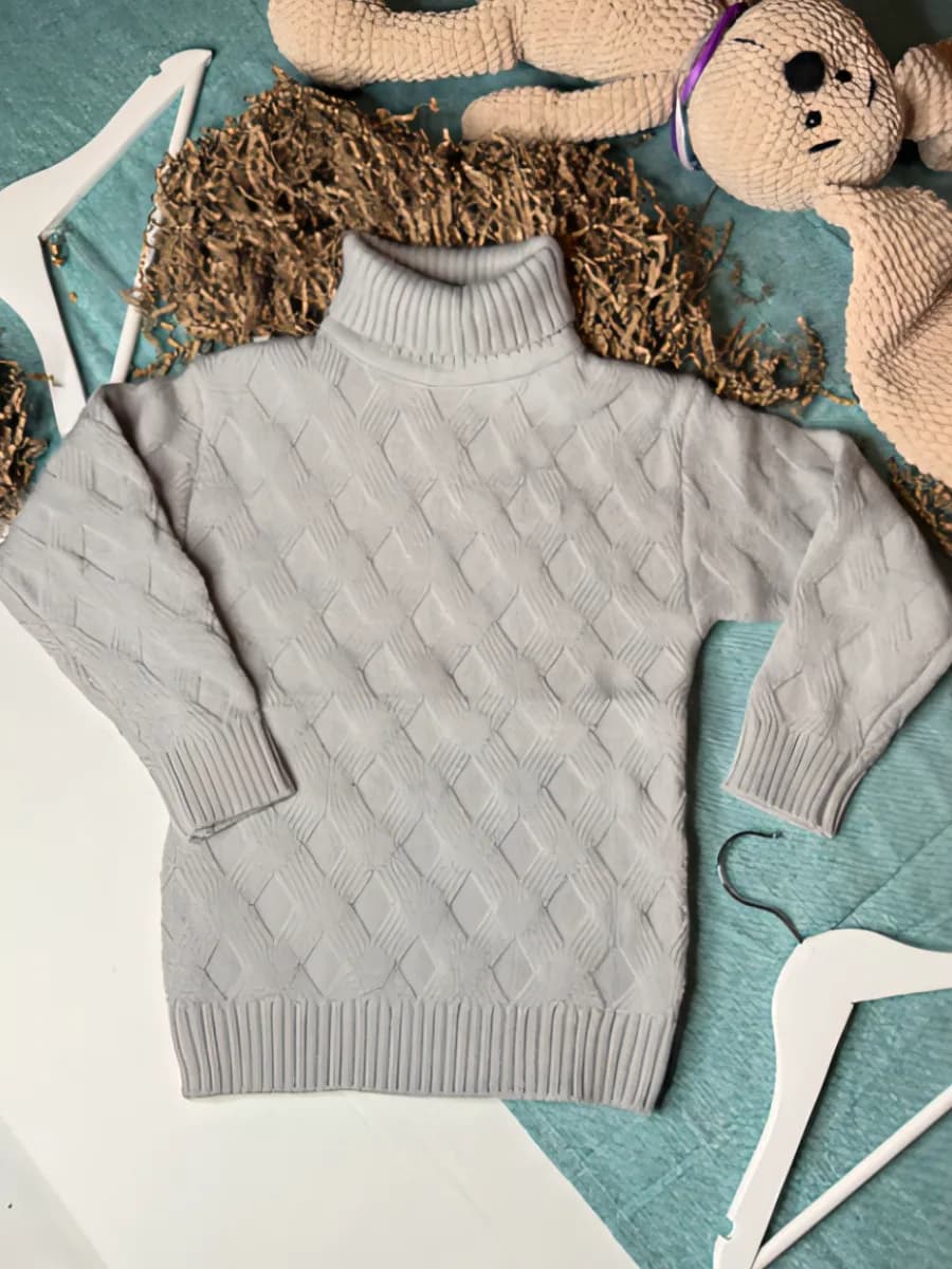 Свитер с горлом мягкий