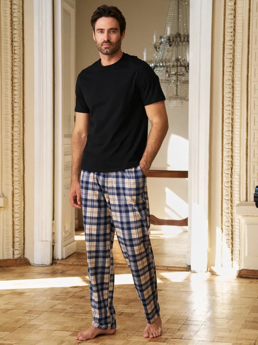 Костюм домашний с брюками и футболкой