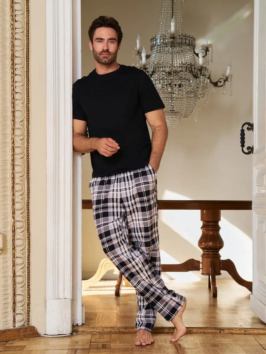 Костюм домашний с брюками и футболкой