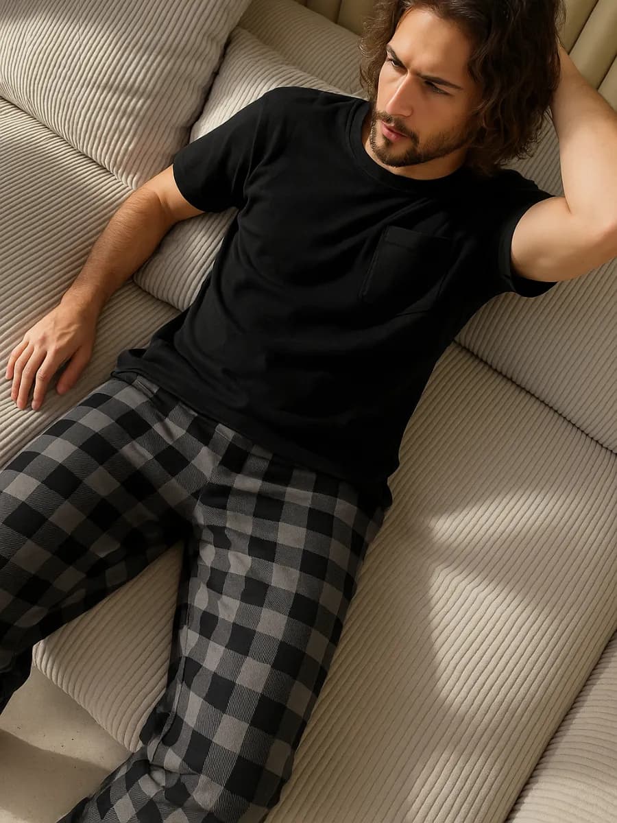 Пижама со штанами и футболкой домашний костюм