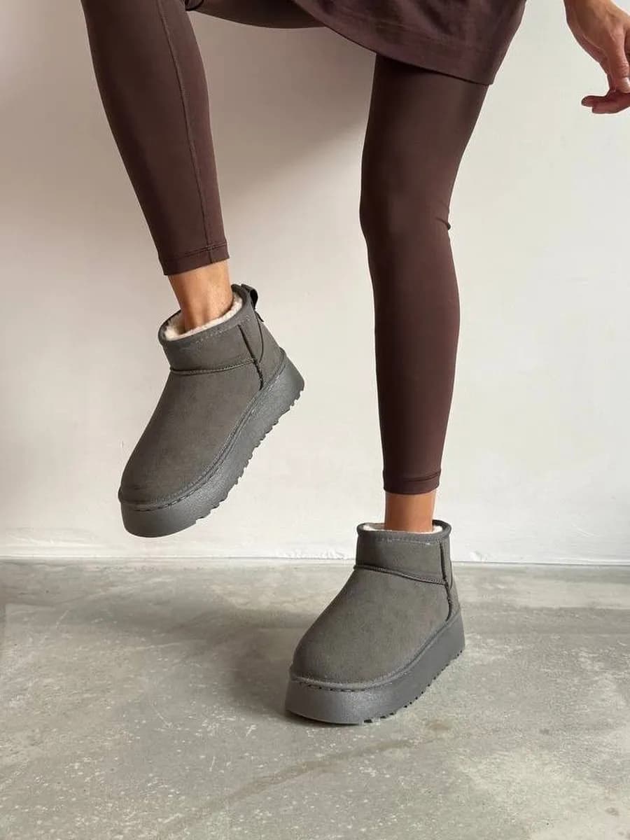 Угги женские зимние короткие на платформе с мехом