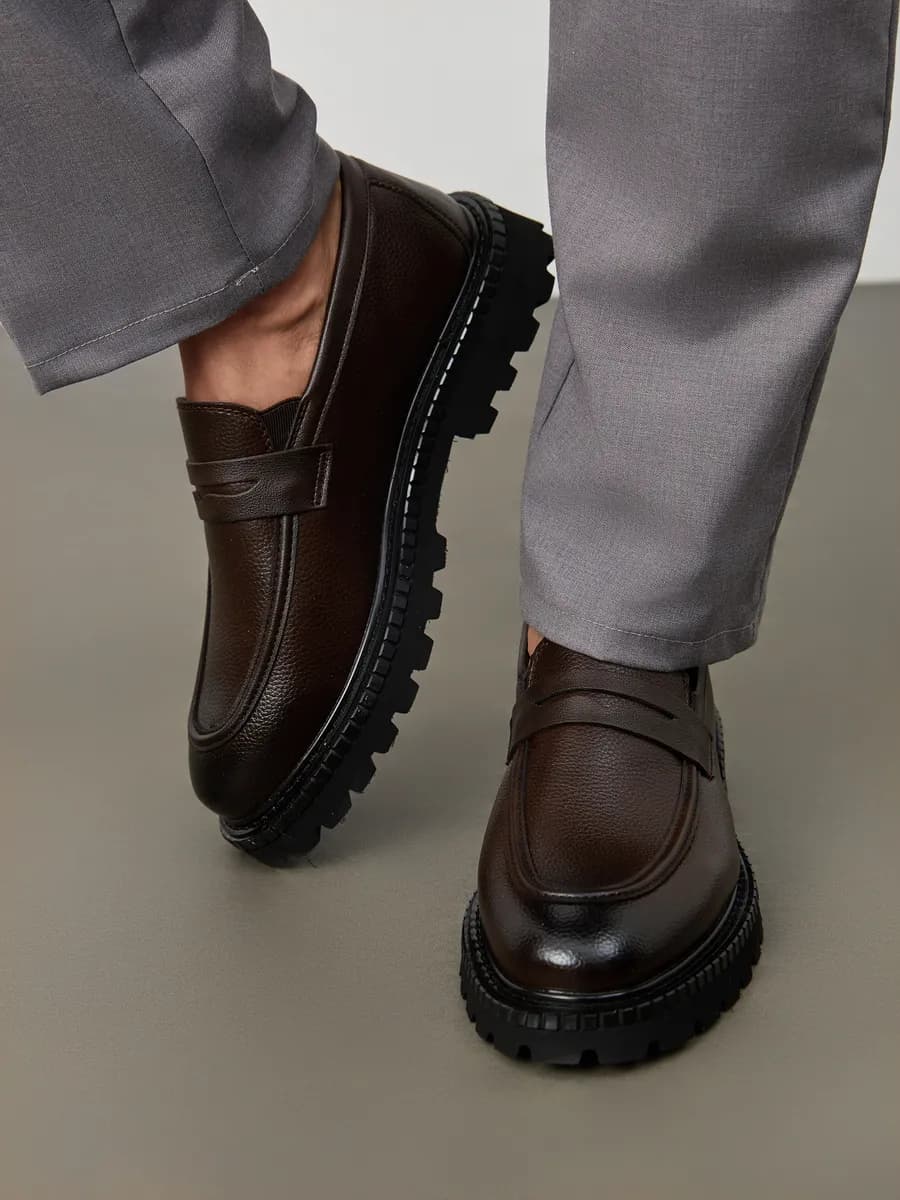 Лоферы на высокой подошве кожаные