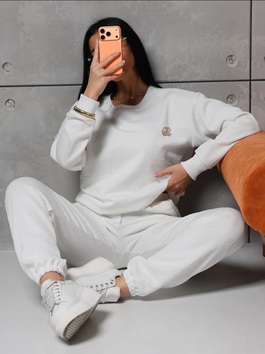 Спортивный костюм брючный стильный