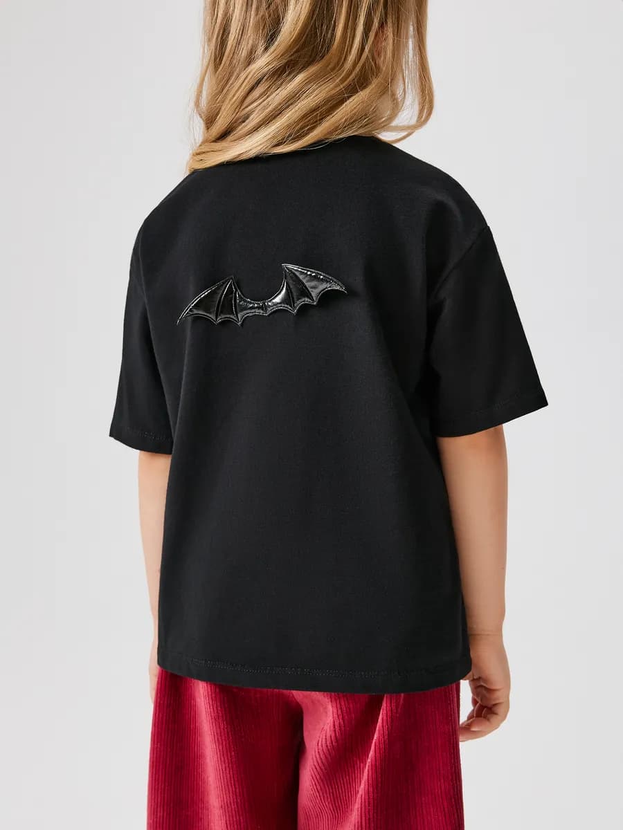 Футболка с лакированными крыльями на спинке