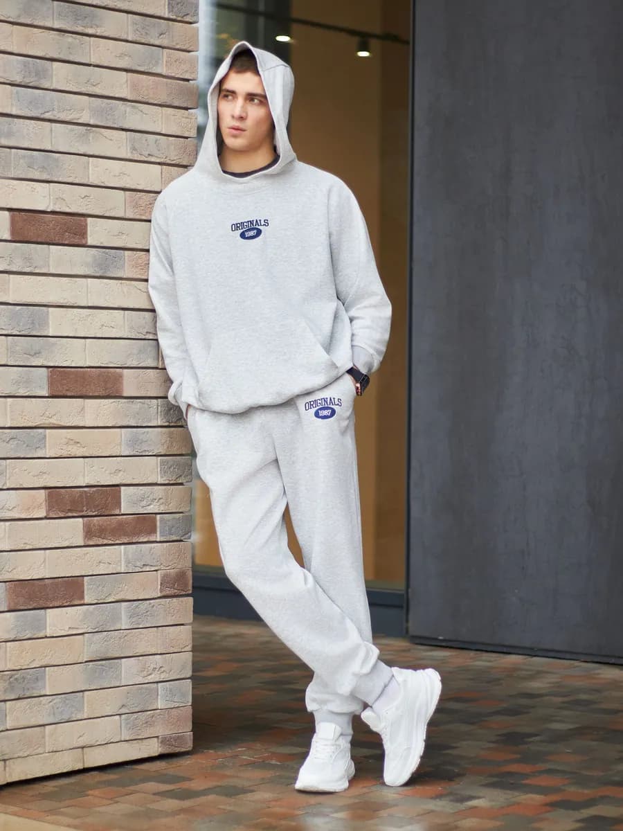 Спортивный костюм с капюшоном