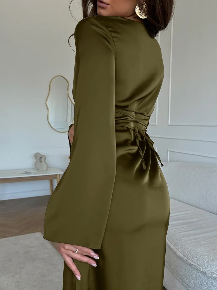 Платье длинное весеннее с рукавами и шнуровкой