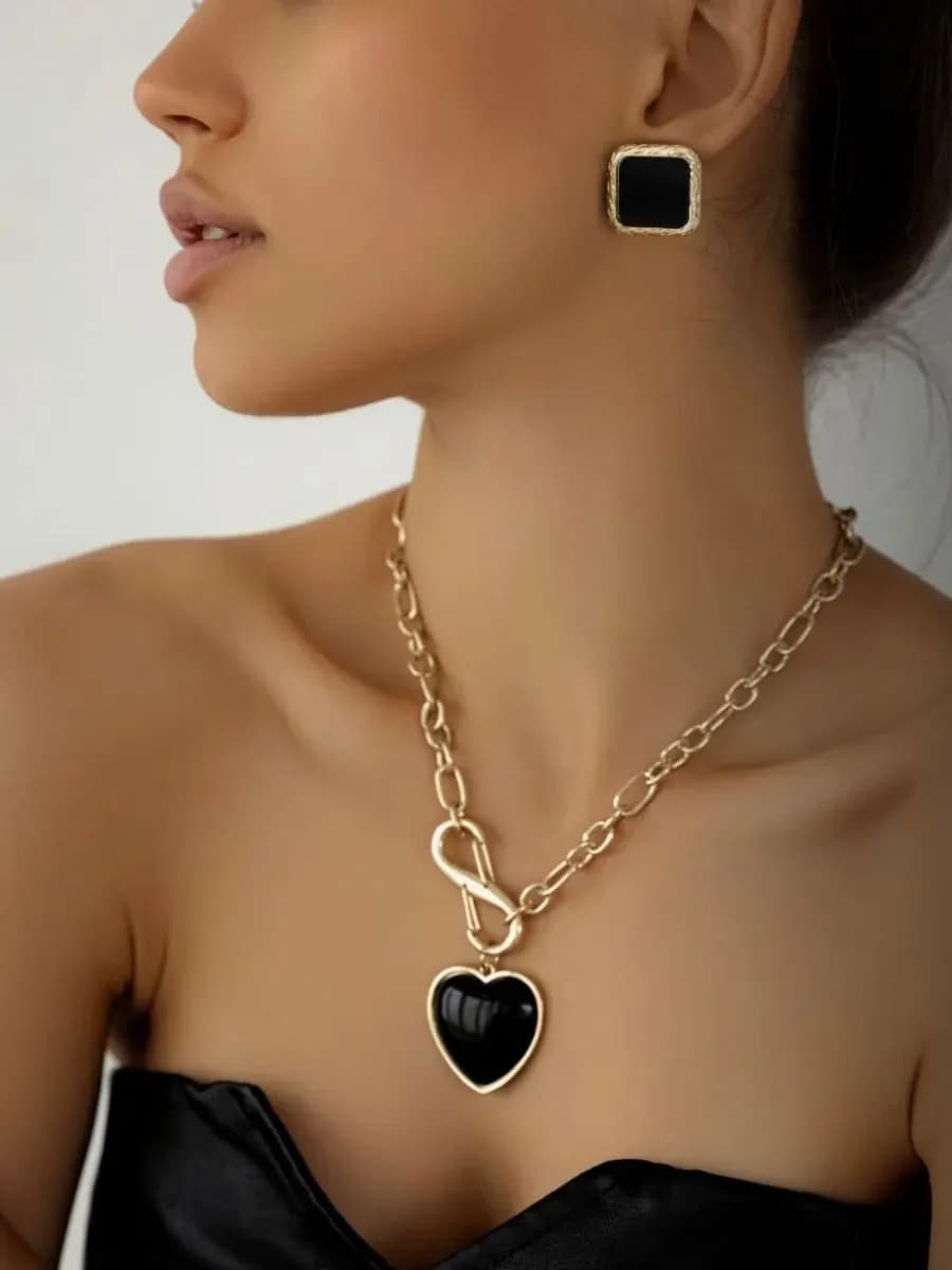 Цепочка на шею бижутерия крупная с кулоном сердце