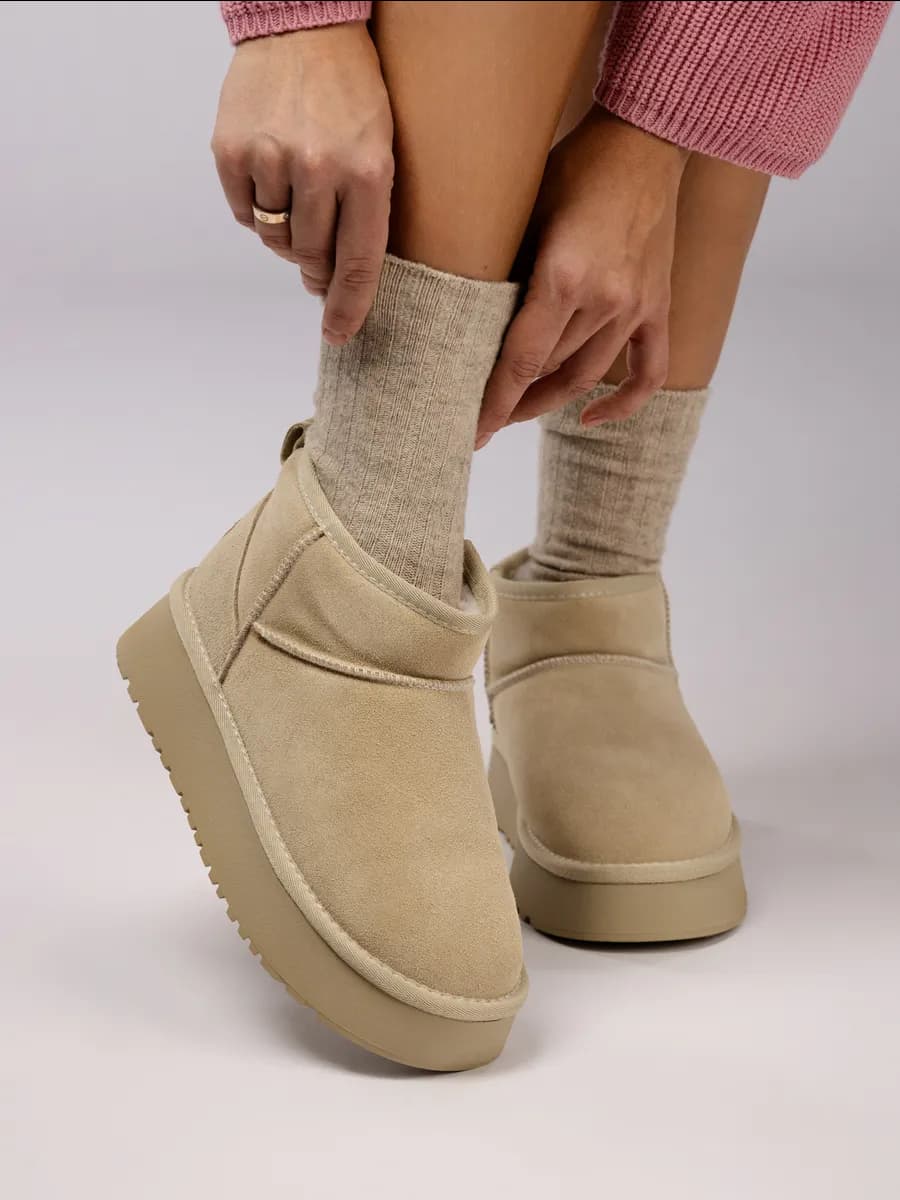 Зимние короткие угги