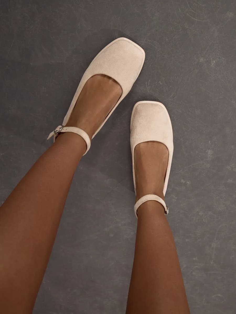 Балетки замшевые с ремешком