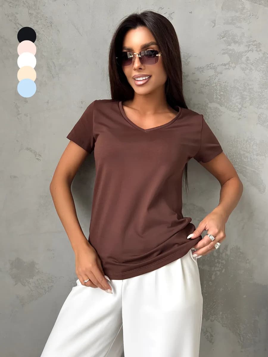 Футболка однотонная с вырезом