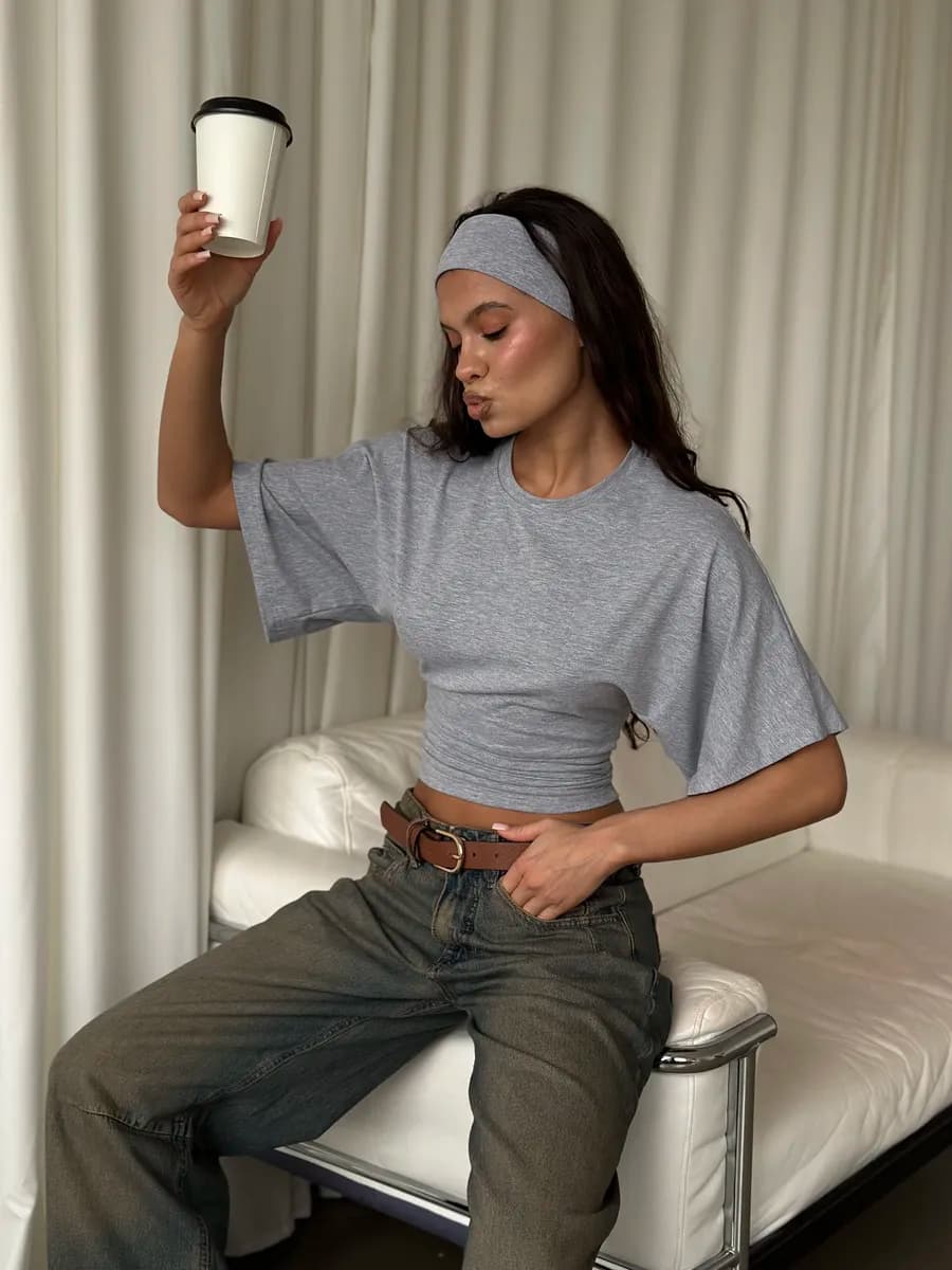 Облегающая футболка с широкими рукавами летучая мышь