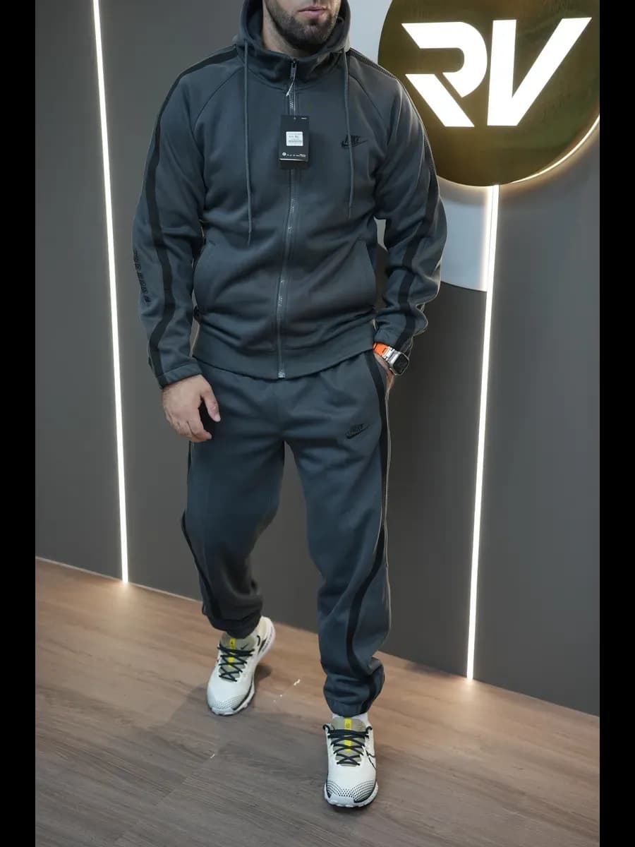 Спортивный костюм на молнии