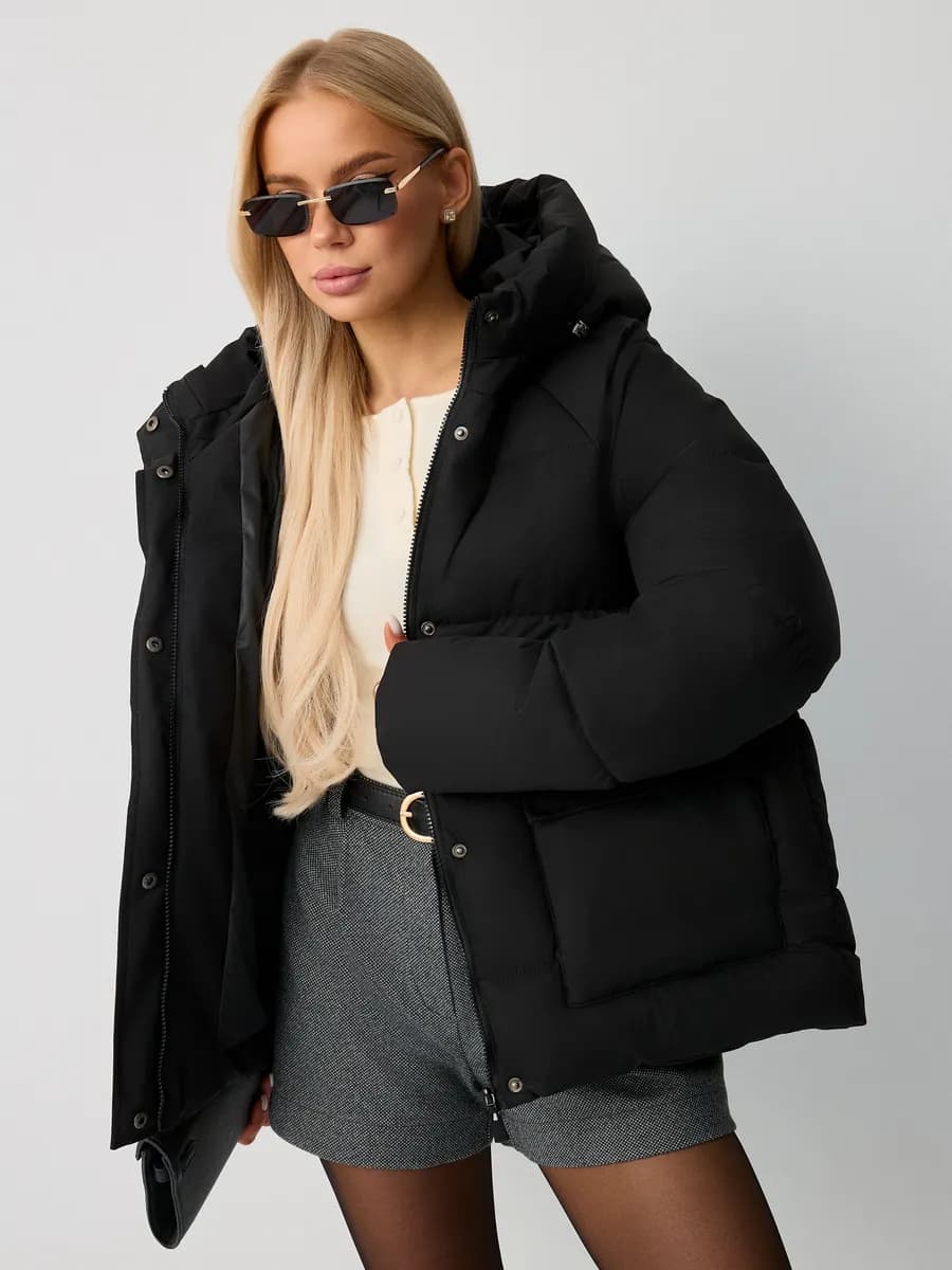 Куртка зимняя с капюшоном короткая