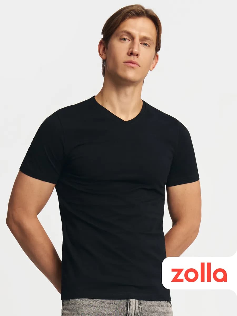 Мужская футболка из хлопка с вырезом