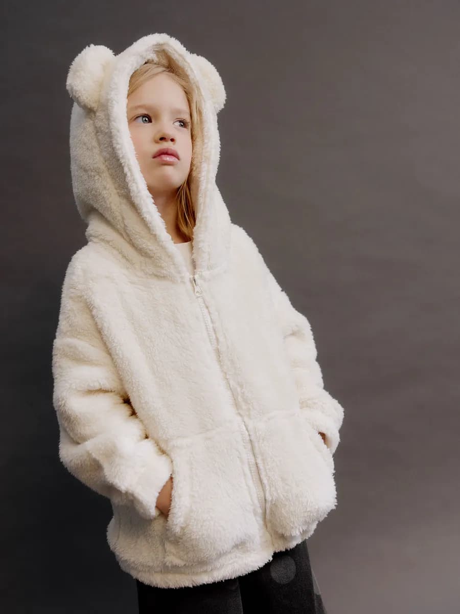 Толстовка из искусственного меха с ушками на капюшоне