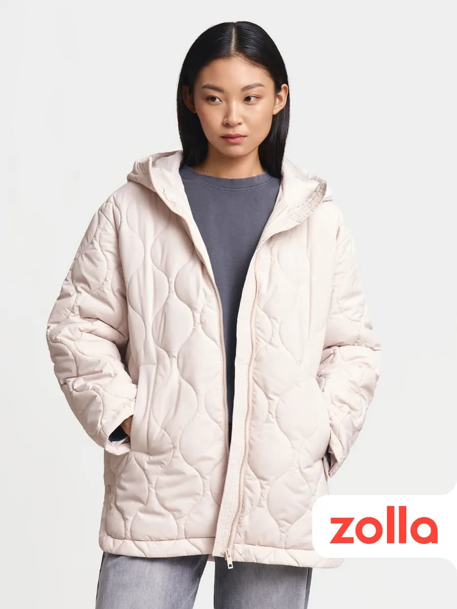 Женская куртка с капюшоном на синтепоне