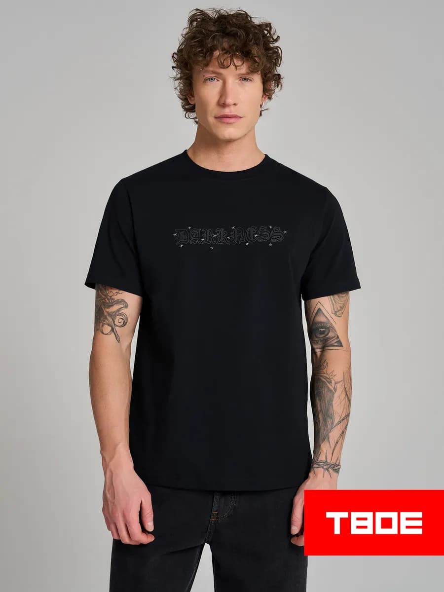 Футболка с надписью Darkness