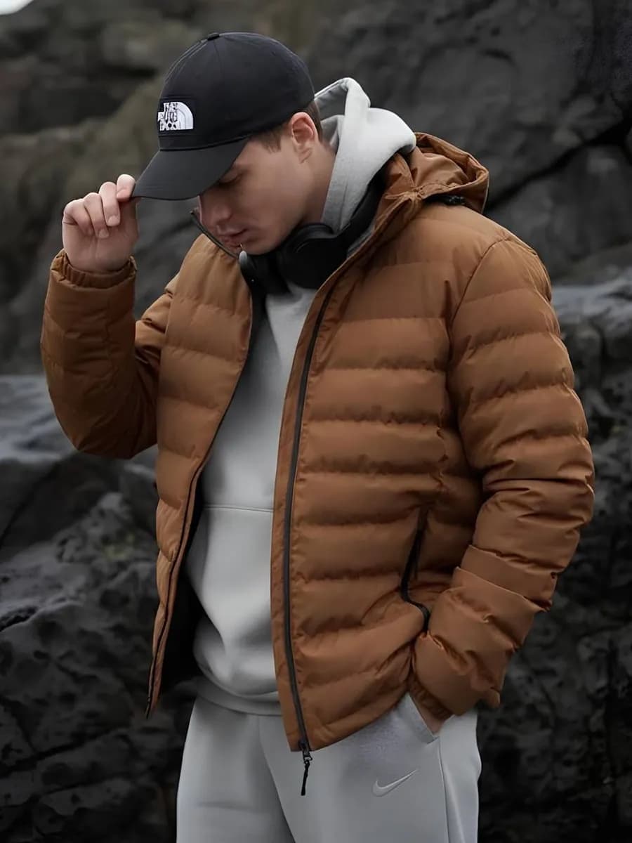 Демисезонная куртка стеганая с капюшоном