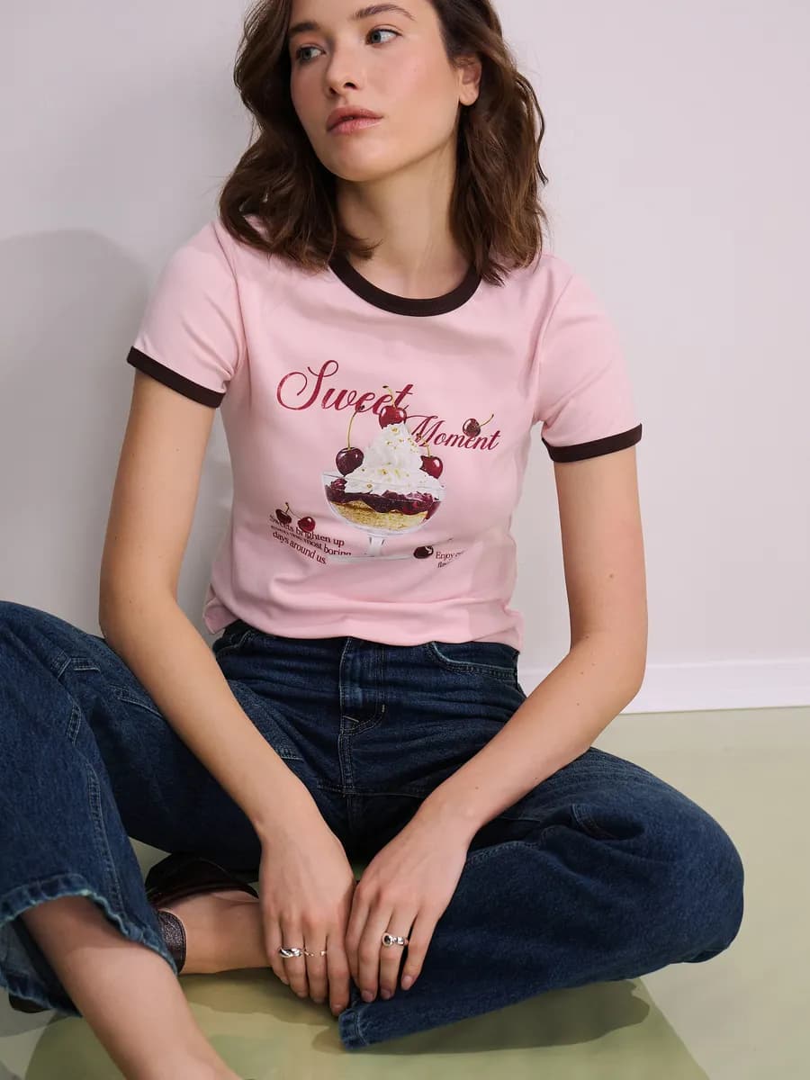 Облегающая футболка прямого кроя укороченная с принтом