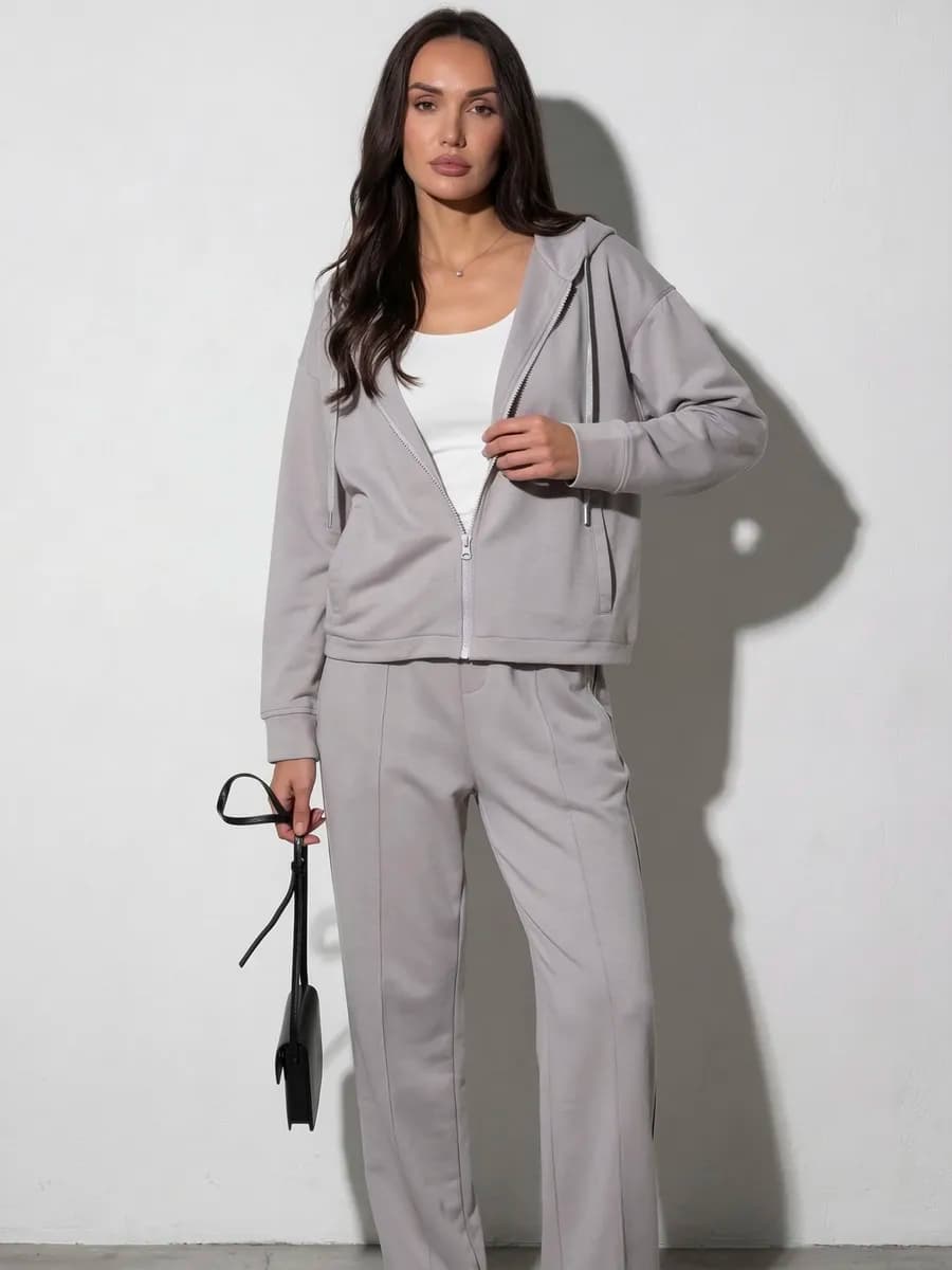 Костюм спортивный на молнии с капюшоном