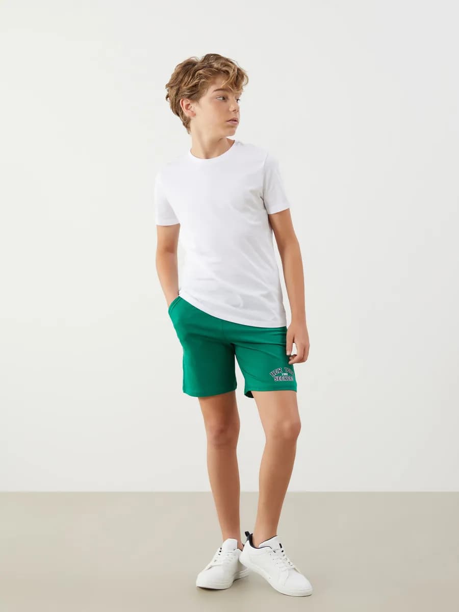 Шорты с эластичным поясом для мальчиков