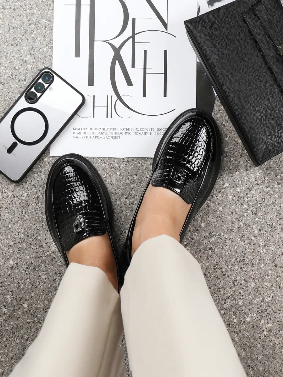 Лоферы женские натуральная лакированная кожа черные
