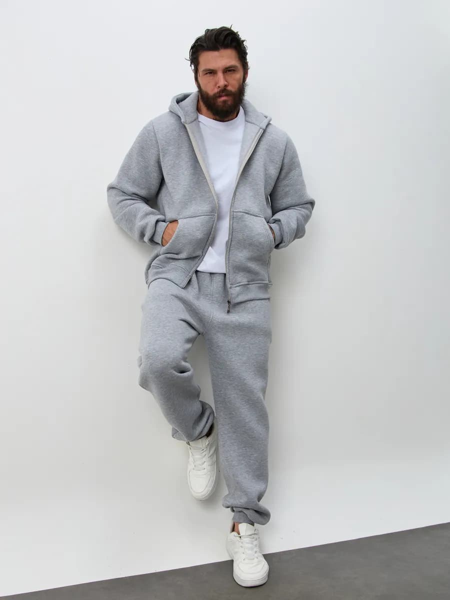 Спортивный костюм на молнии с начесом