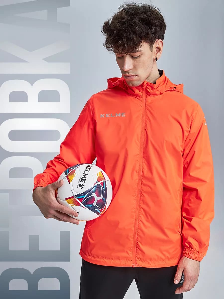 Ветровка спортивная с капюшоном