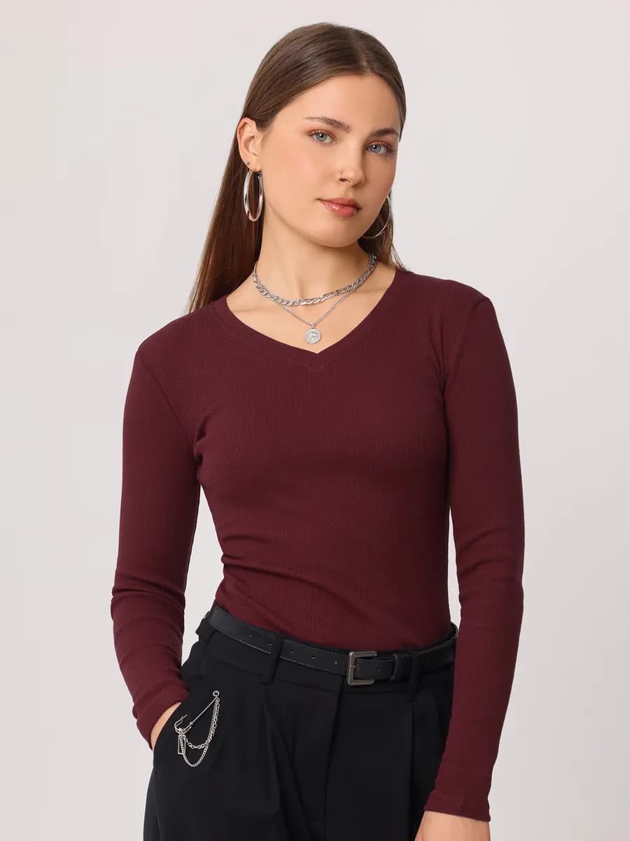 Лонгслив в рубчик облегающий джемпер лапша V-образный вырез