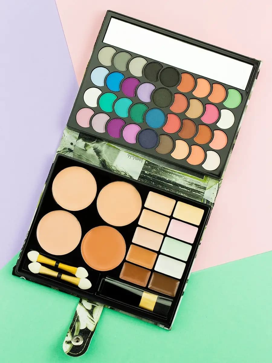 Набор декоративной косметики для макияжа