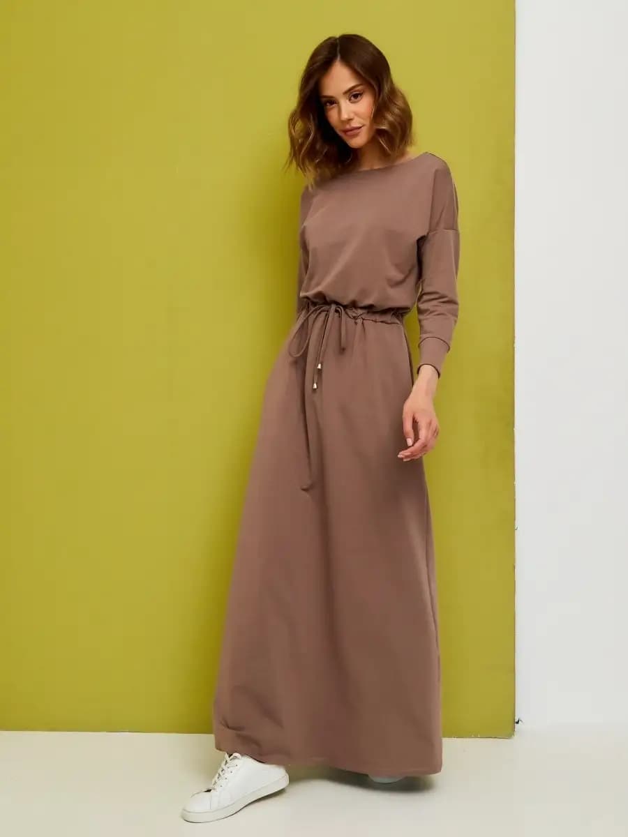 Платье в спортивном стиле