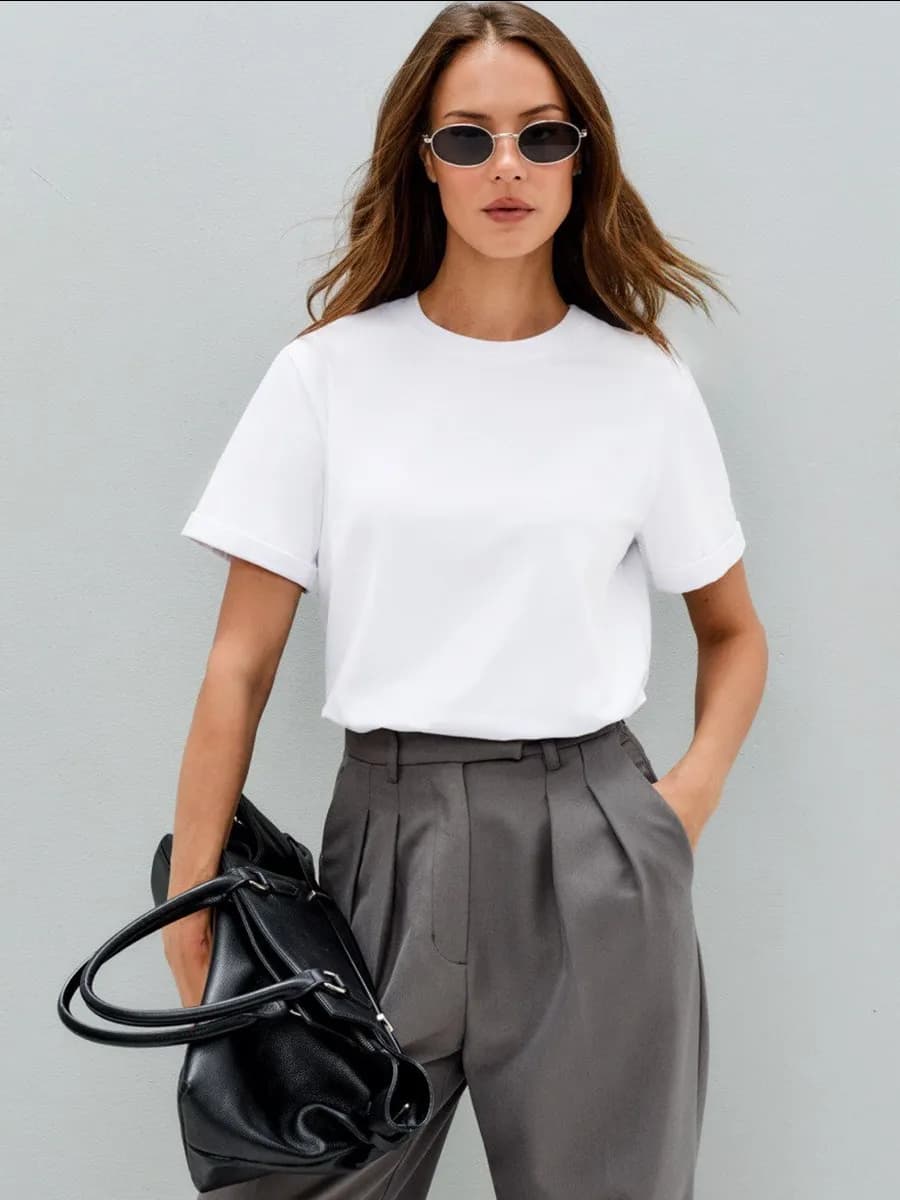 Футболка белая с подвернутым рукавом хлопок