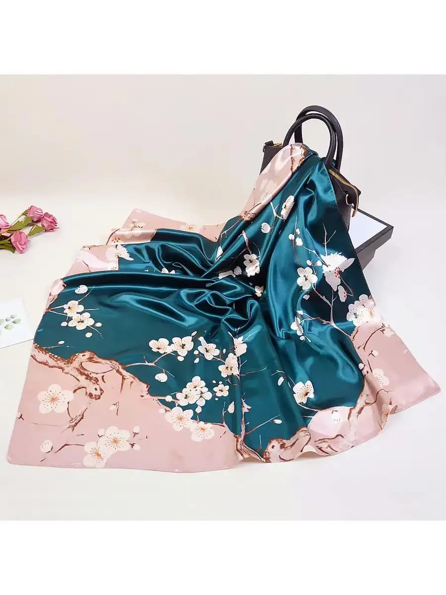 Платок шелковый на шею на голову