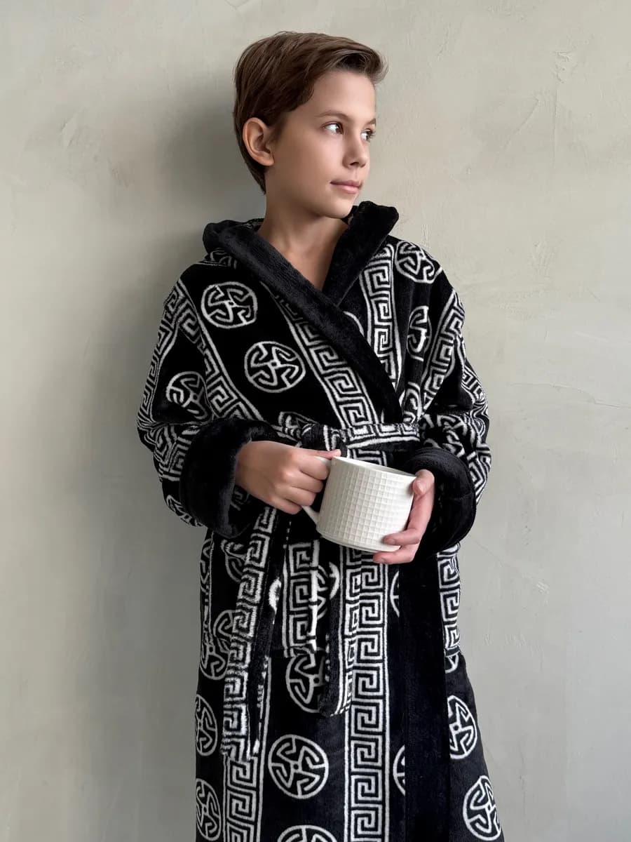 Махровый халат с капюшоном для бассейна теплый