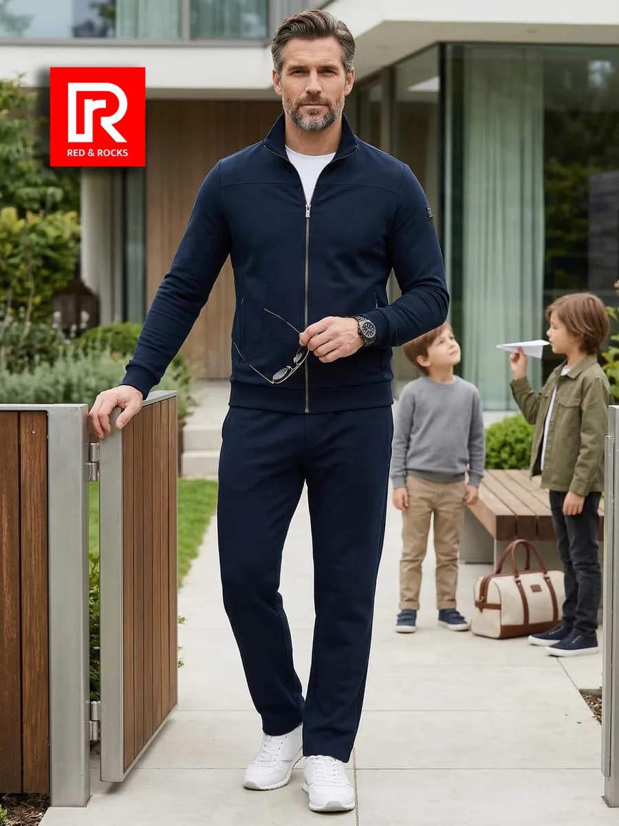 Спортивный костюм с прямыми брюками на молнии