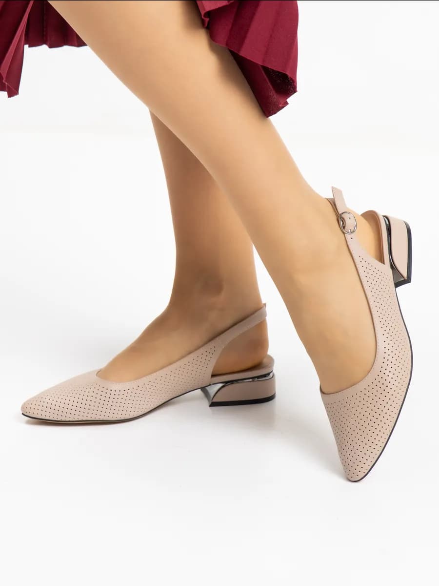 Туфли женские на низком каблуке