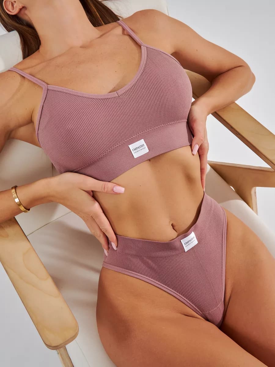 Красивое нижнее белье комплект