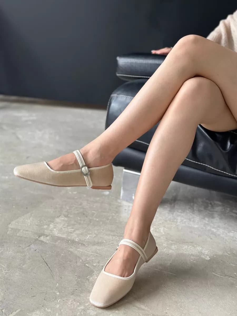 Балетки с ремешком