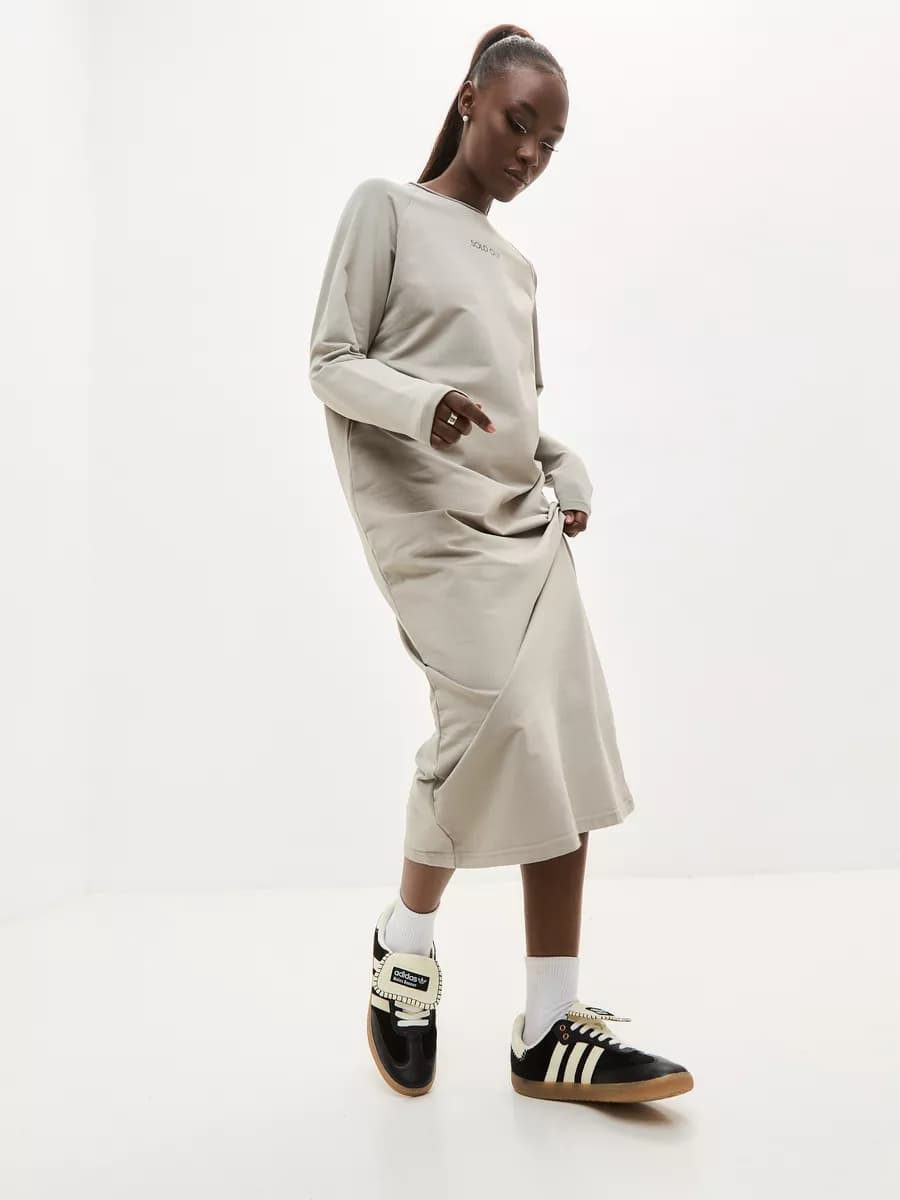 Трикотажное платье миди оверсайз