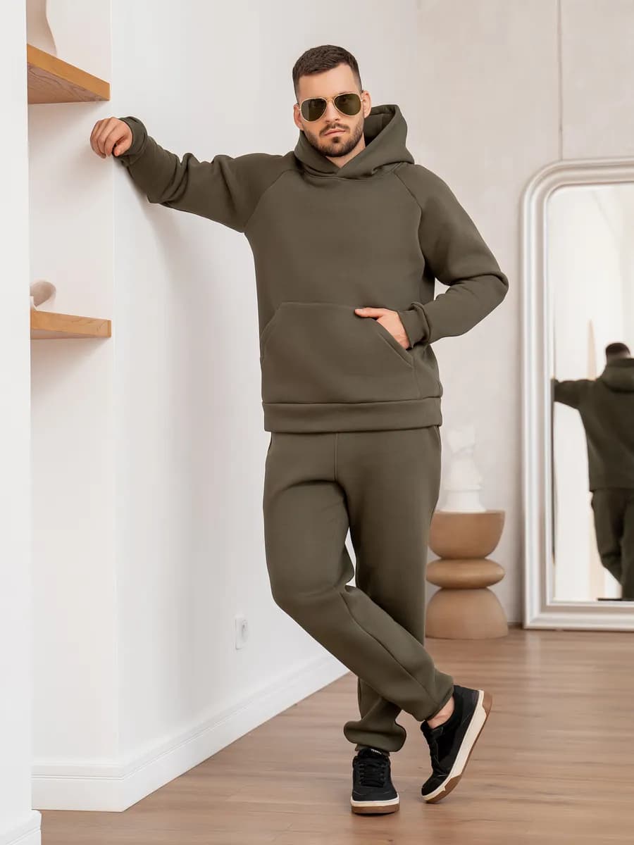 Спортивный теплый костюм с начесом