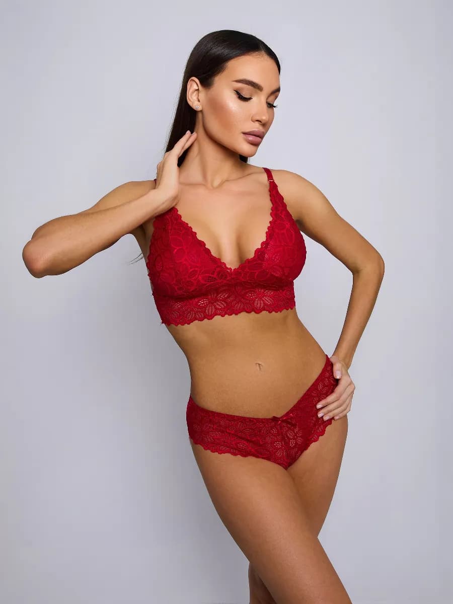 Комплект нижнего белья кружевной с трусами